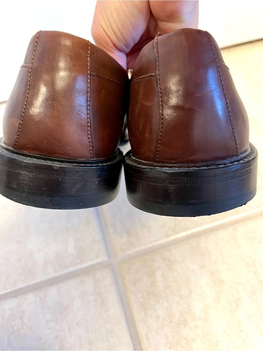 Johnston & Murphy Kiltie Tassel Loafer classic men's dress shoe full-grain 10M